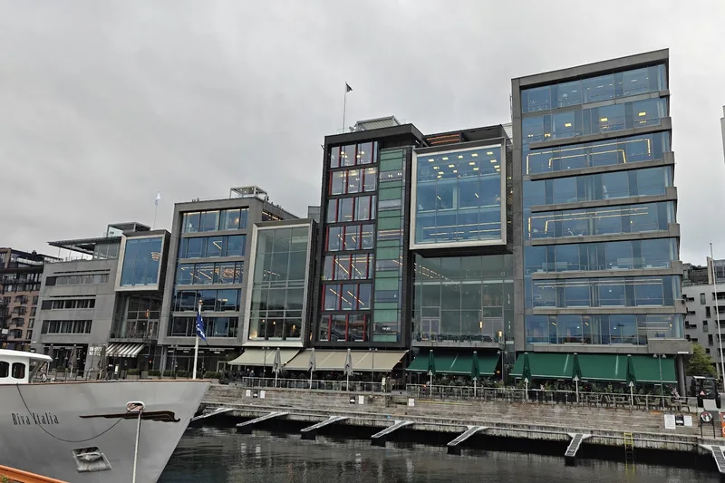 The waterfront along Tjuvholmen allé with awnings and floating jetties