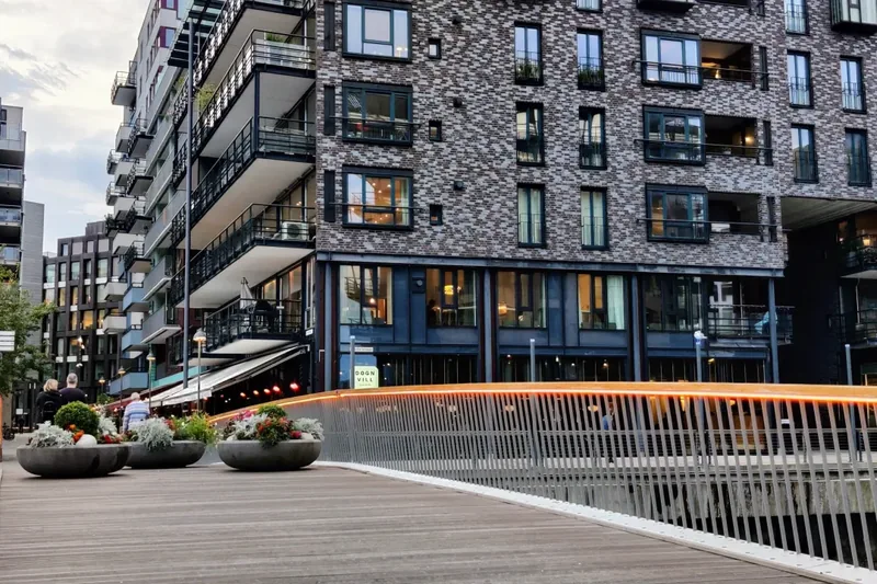 The footbridge over the canal with its illuminated handrail