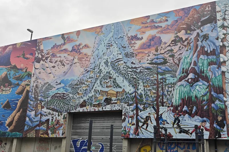 The mural on the long wall of Skur 13 facing the quay