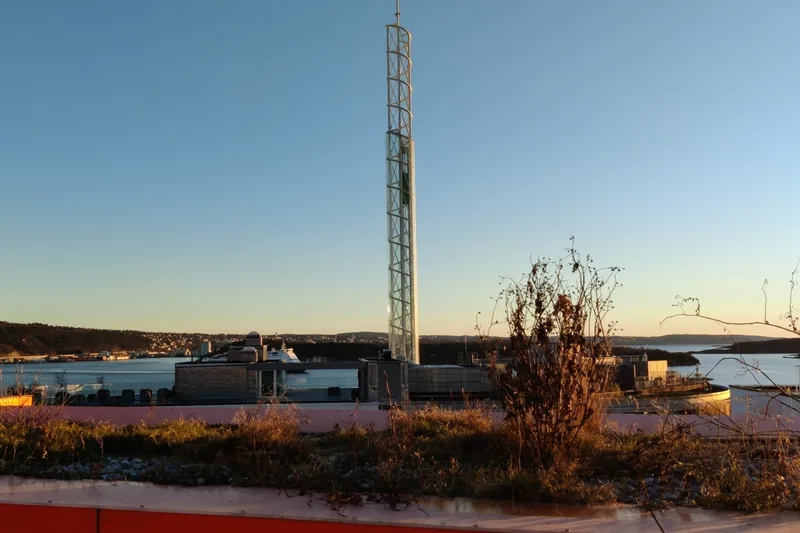 Tjuvtitten in low winter sun, with the fjord and Bygdøy behind